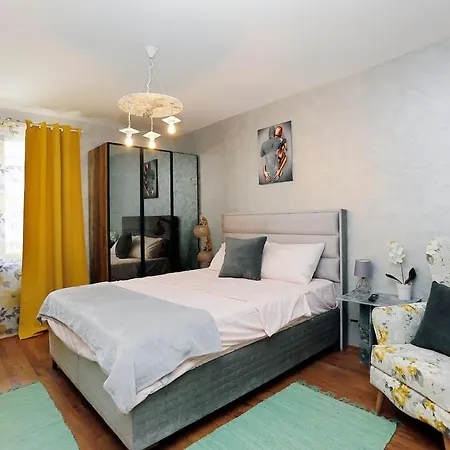 Διαμέρισμα Nicole's Sunny Home2host